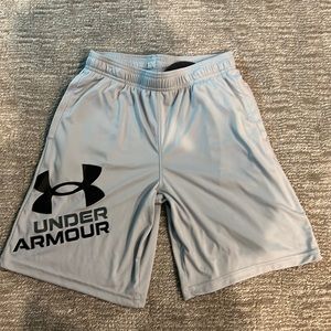 Youth large shorts Under Armour.